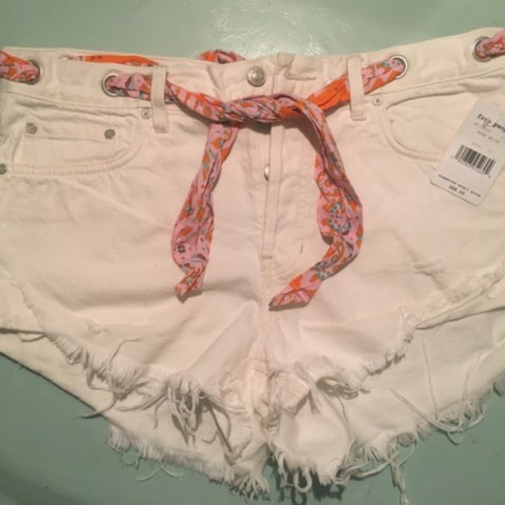 NWT We The Free distressed shorts size 31